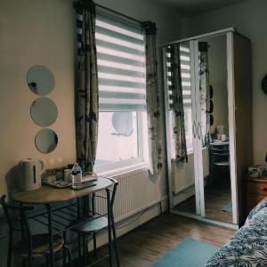 Spacious Rooms - London Zone 2