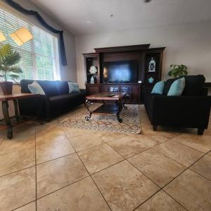 1 bedroom (2 Beds), 1 Bath with Kitchen at IMG