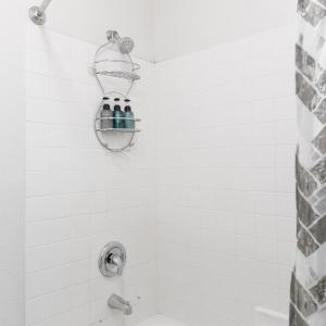 1900 Sqft House 5beds,3bath With heated Pool,spa,bbq