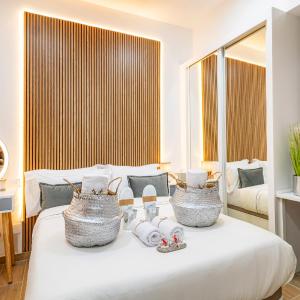 Sleep, Shower and coffee near Madrid's Gran Via