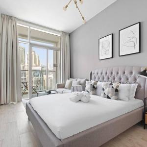 StoneTree - Studio One Tower Studio - Canal View