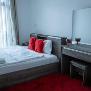 Pool View Apartment @Embassy Gardens