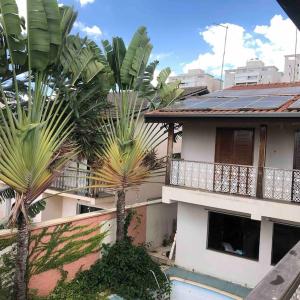 Quarto com varanda tipo Airbn b Vista Panorâmica Livre da Cidade