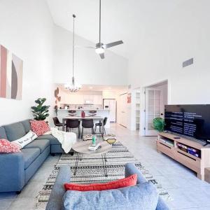 Serene Town home in Chandler with pool