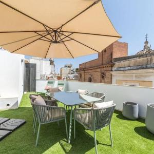 BS Brand New Triplex Private terrace downtown Parking