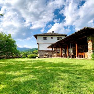 Family Hotel Byalata Kashta