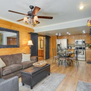 Walk to Slopes Brian Head Condo with Pool Access