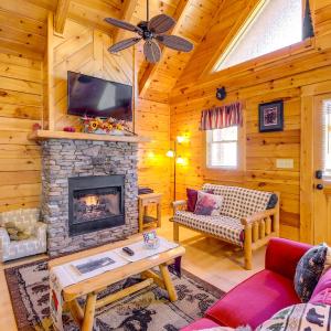 Pigeon Forge Vacation Rental with Private Hot Tub!