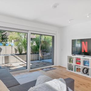 Design Suite mit Terrasse und Parkplatz in Böblingen