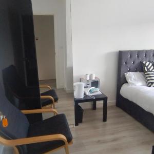 Free Car Park and walk to COOP, Etihad , Piccadilly,Free Snacks