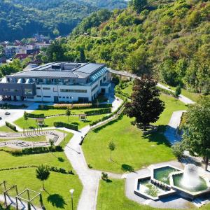 Nuhr Medical - Hotel & Restaurant - Ab 2 Nächten vom 23 Oktober bis 26 Oktober, kostenlose Rückenmassage, Sauna & Pool steht Ihnen täglich von 7 Uhr bis 20 Uhr zur Verfügung Kostenloser Late Check-Out