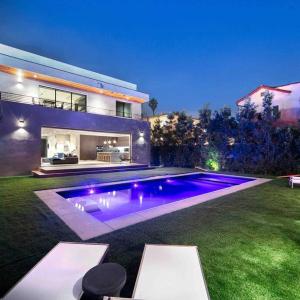 Hollywood Hills 5 BR Villa, Pool, Rooftop, Parking