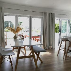 Bright & Comfy Stay in Newly Renovated Home with parking