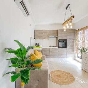Charming 1BR APT with amazing sea views just steps away by 360 Estates