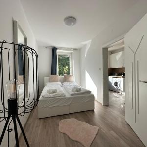 FeelHome-GolfClub-Balkon-4 Gäste-WiFi-Smart TV