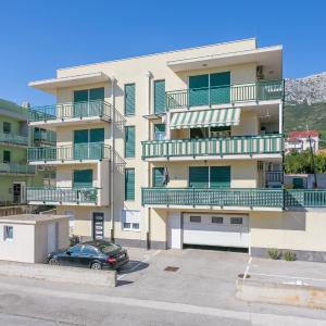 Apartments with a parking space Kastel Gomilica, Kastela - 21630