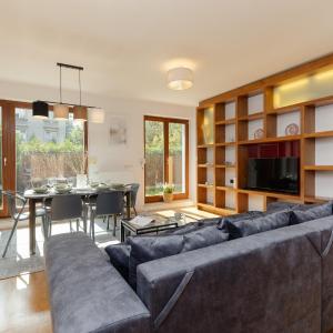 Old Mokotów Spacious Two-bedroom Apartment by Noclegi Renters