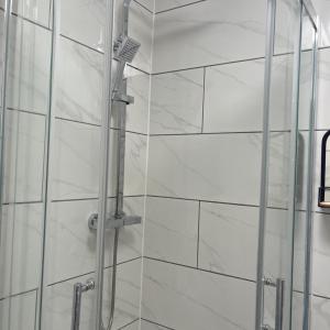 Self contained room, en-suite with separate lockable front door, located in an exclusive area