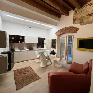 Juliet's Neighbours- Luxury apartment