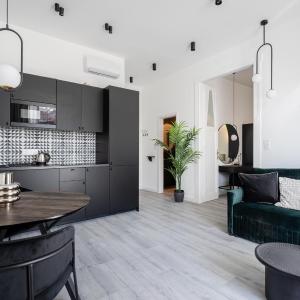 R6 - Boutique Apartments, Best Location By BQA