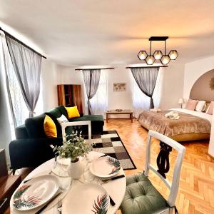 Simon Old Town City Center Apartments