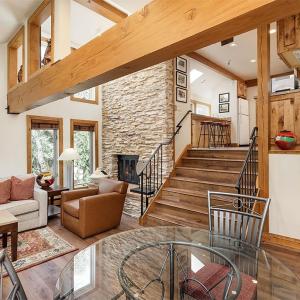 Old Hundred Unit 104, Sunny, Corner Townhouse, Treetop Views, 3 Blocks to Aspen Mtn