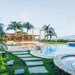 CR MARIPOSA RENTALS Comfortable penthouse, AC, pool, gym, tennis