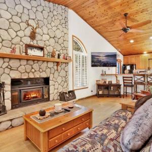Relaxing Bearadise Cottage at Big Bear Lake