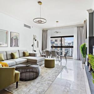 StoneTree - Elegant 2BR with 1 Maids Room