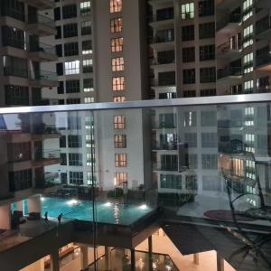 Hostel At Regalia Sky Pool