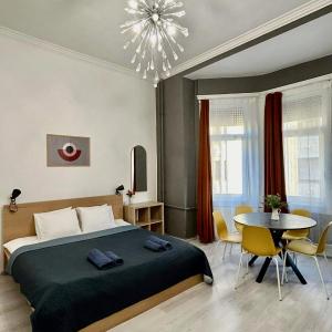 3-BR Flat in Jewish Quarter