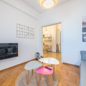 Acropolis View Apt: Cozy Stay in Athens