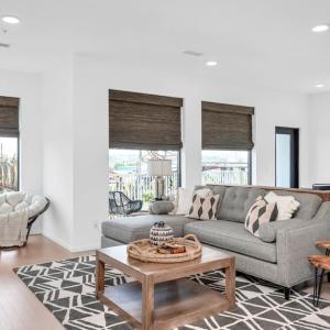 Penthouse River View Walk Downtown, Garage Parking