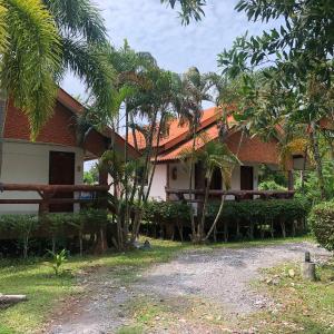 Lanta School Beach Resort