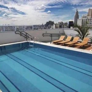 Studio Contemporâneo no centro de São Paulo, ao lado do metrô e 25 de março com piscina