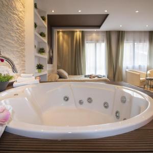 Perfect Romantic Getaway, Cozy Retreat with Jacuzzi