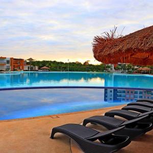 View And Access To The Lagoon~Kg Sz Bed, A/C, Wifi