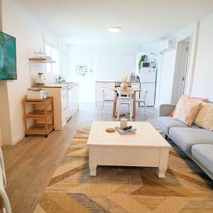 Spacious, bright & central home with all amenities