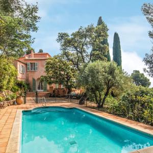 Villa la Malpagne, 400m2 les pieds dans l'eau
