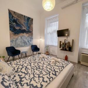 Downtown Apartment near New York Cafe