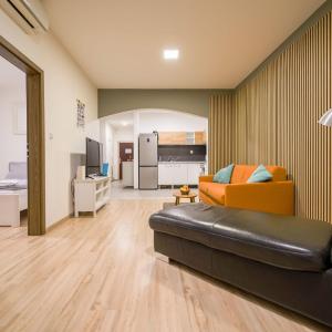 Vesna Convenient Apartment by CHORS