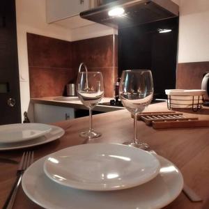 NICE 3 CENTRE-VILLE STUDIO EN ETAGE REFAIT A NEUF