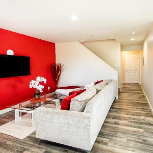 Large chic 5-bedroom 3 bathroom clost to Downtown LA