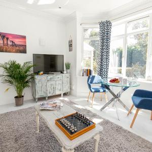 Queens Park Views by Grandeur Property