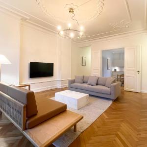 Large & Modern 4 Bedroom Apartment
