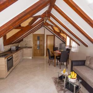 Apartment Niko Kaštel Stari