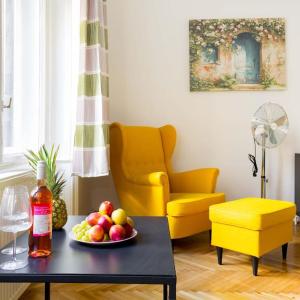 Hidden Gem 1 BR next to OPERA