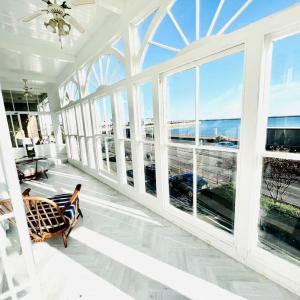 Flat 4 Marine Parade House, 1 East Cliff- Next to Dover Port, White Cliffs, Beach, Castle