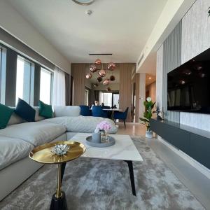 Dreamy Getaway 4B in Burj Royale Downtown