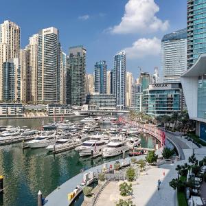 Luxurious 2BR apt with panoramic Marina view
